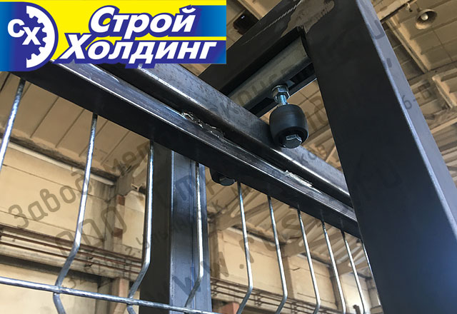 откатные ворота Ульяновск кронштейн квадратный с роликами внутри П-образного столба